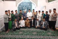 Kapolsek Matraman Kompol Suprasetyo bekerja sama dengan Majelis Ulama Indonesia Kota Jakarta Timur berbagi Takjil, makanan berbuka, sembako dan  santunan