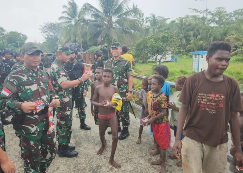 Komandan Korem (Danrem) 174/ATW Brigjen TNI Agus Widodo, S.I.P., M.Si., bersama Dandim 1710/Mimika Letkol Inf Dedi Dwi Cahyadi, melaksanakan kunjungan