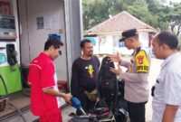 Kapolsek Kawasan Muara Baru, AKP Windarto, menyambangi SPBU yang ada di wilayah Muara Baru dan memberikan imbauan