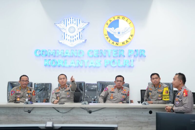Kepala Korps Lalu Lintas (Kakorlantas) Polri Irjen Pol. Aan Suhanan meninjau Command Center Patroli Jalan Raya