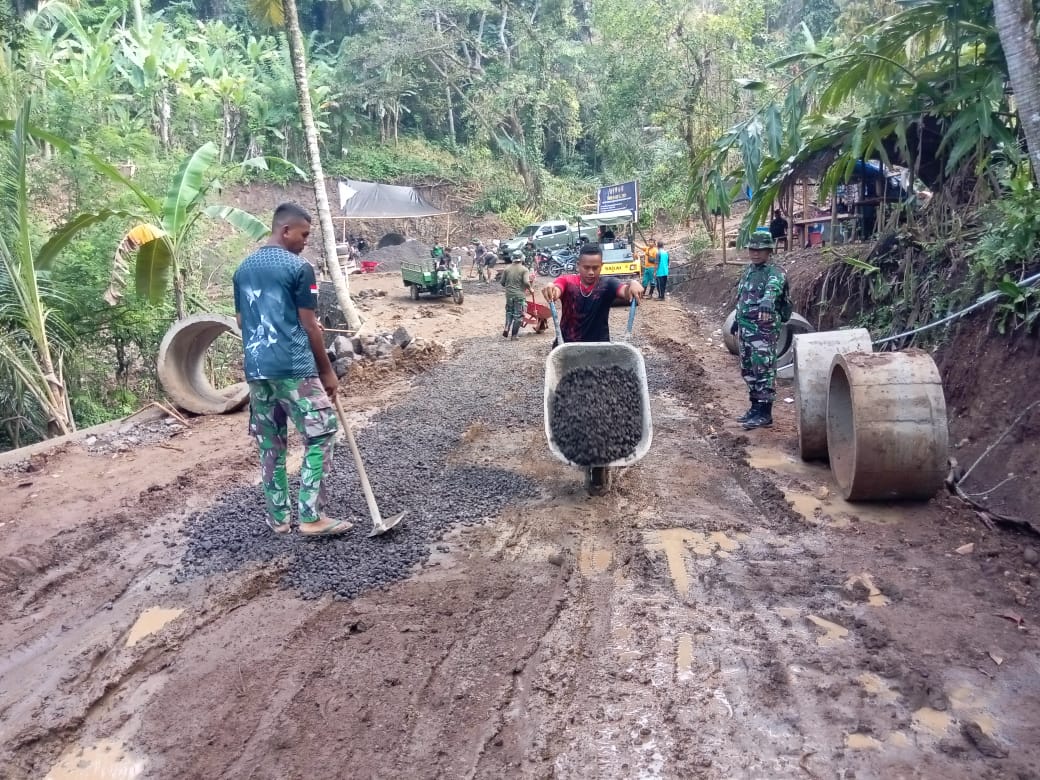 Pengerjaan sasaran fisik pembukaan jalan yang dikerjakan pada program TMMD ke-119 Kodim 1623/Karangasem dalam waktu dekat akan segera rampung