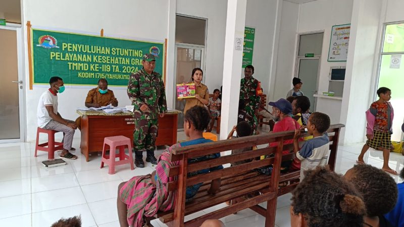 Satgas TMMD ke-119 Kodim 1715/Yahukimo melaksanakan kegiatan penyuluhan stunting dan pengobatan gratis di Desa Aplim
