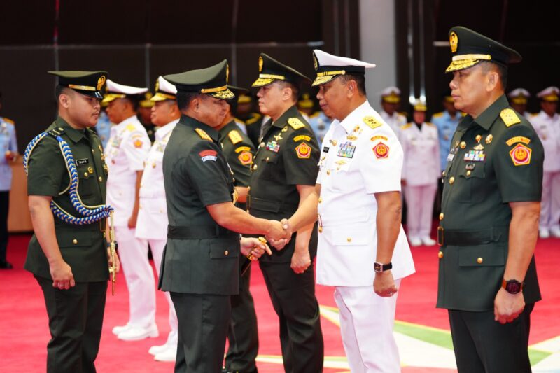 Panglima TNI Jenderal TNI Agus Subiyanto, S.E., M.Si. memimpin Upacara Serah Terima Jabatan (Sertijab) Irjen TNI, Danjen Akademi TNI, Kabais TNI, dan Aslog Panglima TNI