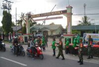 Koramil 1710-02/Timika, Kodim 1710/Mimika kembali membagikan takjil gratis berbuka puasa kepada pengendara motor atau masyarakat pengguna jalan