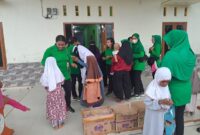 Jajaran Kodim 1710/Mimika melalui Koramil 1710-02/Timika melakukan aksi peduli dengan pembagian takjil Ramadhan