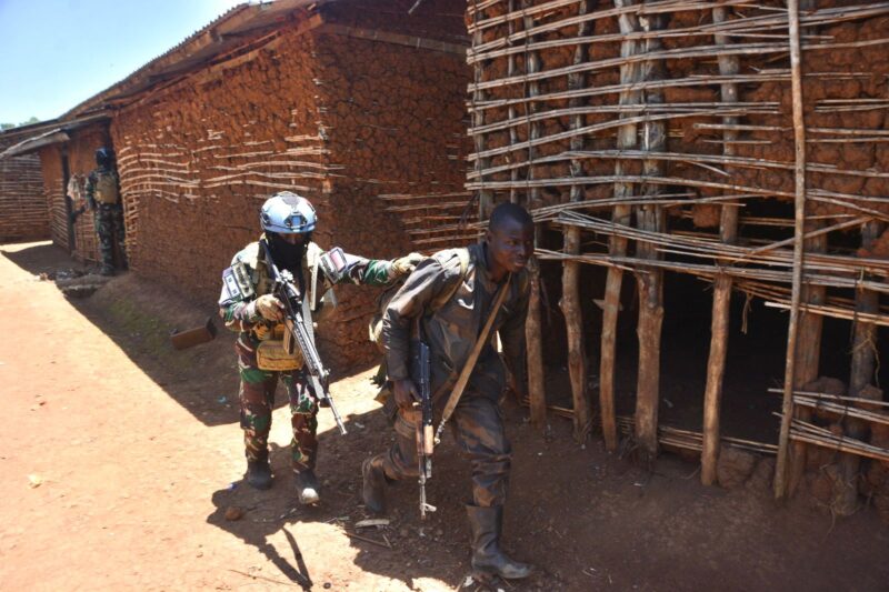 Satgas Indo RDB (Indonesia), Ban RDB (Bangladesh), Nepbat (Nepal), dan FARDC (Tentara Nasional Kongo), melaksanakan operasi gabungan