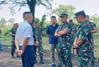 Panglima TNI Jenderal TNI Agus Subiyanto meninjau Gudang Munisi Daerah (Gudmurah) milik Kodam Jaya yang terbakar pada Sabtu malam (30 Maret)