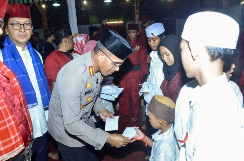 Acara yang digelar di Sekretariat Bamus Betawi, Jatinegara ini dalam rangkaian pelantikan Laskar Adat Betawi