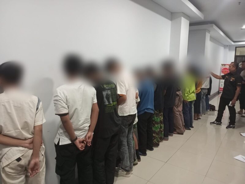 Patroli Polres Metro Jakarta Pusat berhasil amankan 14 orang remaja yang melakukan konvoi sambil membawa bendera dan petasan