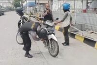 Tim patroli sedang melintas di jalan Alor Kawasan Pelabuhan, menemukan masyarakat pengendara sepeda motor yang berhenti