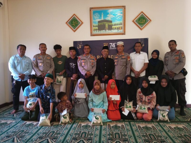 Polsek Kawasan Kalibaru di bawah pimpinan Plt. Kapolsek AKP Devi Yanuarto, S.H., menggelar acara bakti sosial Ramadhan Presisi