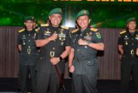 Serah terima ini menandai peralihan kepemimpinan dari Mayjen TNI Ilyas Alamsyah, S.E., M.Tr.(Han)., CGCAE., kepada Mayjen TNI Haryanto, S.I.P., M.Tr.(Han).