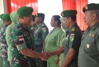 Anggota Kodim 1710/Mimika yang terdiri dari 2 Perwira, 12 Bintara dan 1 Tamtama pada hari Senin (01/04/2024) menerima kenaikan pangkat