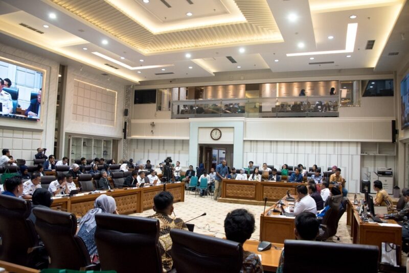 Kepala Bakamla RI Laksdya TNI Dr. Irvansyah, S.H., M.Tr.Opsla., menjadi narasumber pada Focus Group Discussion (FGD)