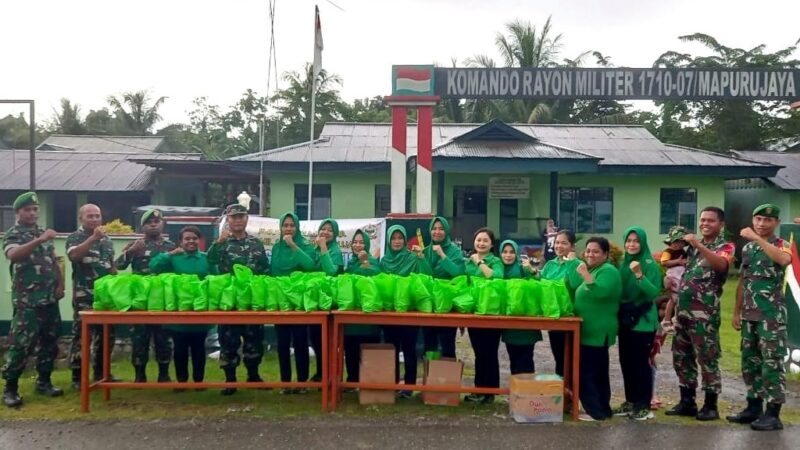 Personel Koramil 1710-07/Mapurujaya yang dipimpin langsung Kapten Inf Helly Sukmajaya beserta Anggota Persit Kartika Chandra Kirana