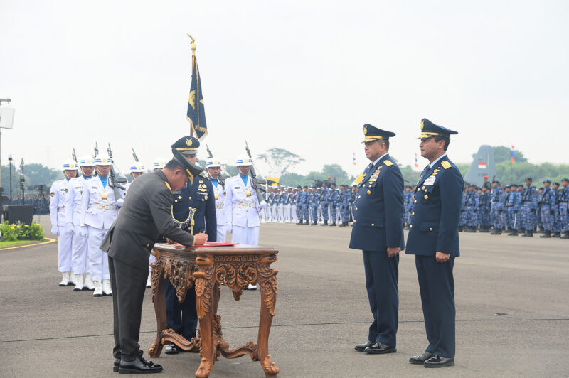 Panglima TNI Jenderal TNI Agus Subiyanto, S.E., M.Si, memimpin Upacara Serah Terima Jabatan (Sertijab) Kepala Staf Angkatan Udara