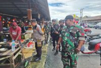 Babinsa Koramil 1710-02/Timika bersama Polres Mimika yang tergabung dalam Satgas Operasi Ketupat Cartensz – 2024 melaksanakan patroli
