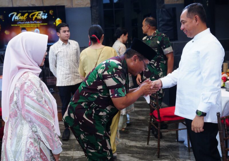 Panglima TNI Jenderal TNI Agus Subiyanto, S.E., M.Si., menggelar acara Open House sebagai wujud kebersamaan dan mempererat silaturahmi