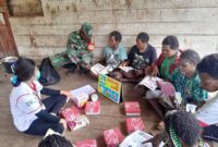 Para Bintara pembina desa dari jajaran Kodim 1710/Mimika di tingkat Koramil kian intens melakukan komunikasi sosial dengan masyarakat