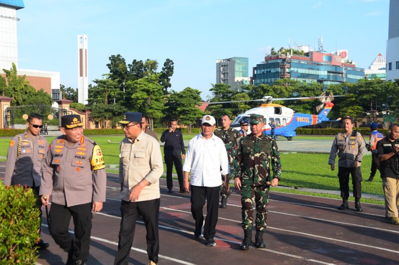 Panglima TNI dan rombongan juga melaksanakan peninjauan situasi arus balik Lebaran melalui udara menggunakan helikopter