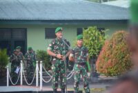 Komandan Kodim 1710/Mimika, Letkol Inf Dedy Dwi Cahyadi memimpin Upacara Bendera 17-an di bulan April tahun 2024