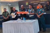 Puspom TNI bekerja sama dengan Ditreskrimum Polda Metro Jaya membuahkan hasil, pelaku yang berinisial PWGA ditangkap