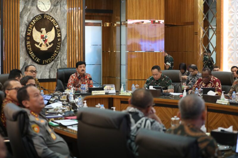 Panglima TNI Jenderal TNI Agus Subiyanto menghadiri Rapat Koordinasi  membahas perkembangan situasi di Papua dan Rapat Koordinasi
