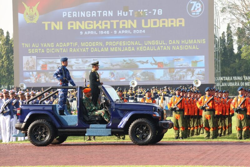 Panglima TNI Jenderal TNI Agus Subiyanto memimpin Upacara HUT ke-78 TNI AU, bertempat di Lapangan Dirgantara Akademi Angkatan Udara
