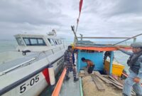 Catamaran 505 bersama Satuan Kepolisian Air dan Udara (Polairud) Polres Sambas, serta Pos TNI Angkatan Laut Paloh melakukan Patroli Penertiban