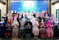 Ny. Evi Agus Subiyanto selaku Ketua Umum Dharma Pertiwi dan Ketua Umum IKKT Pragati Wira Angini (PWA) menggelar acara Halal Bihalal