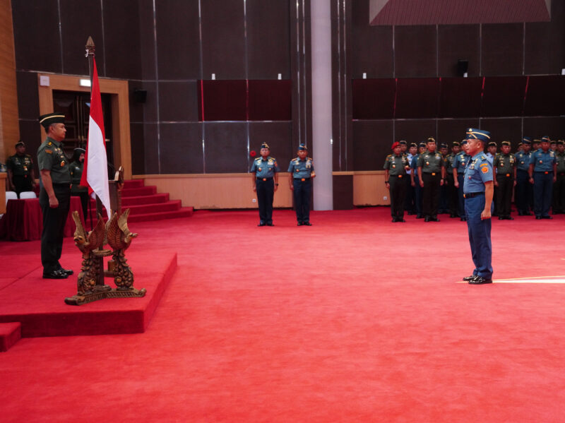 Kasum TNI Letjen TNI Bambang Ismawan mewakili Panglima TNI Jenderal TNI Agus Subiyanto memimpin Acara Laporan Korps kenaikan pangkat