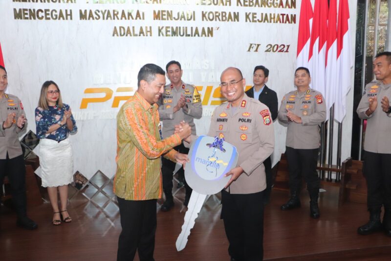 Wakapolda Metro Jaya Brigjen Pol. Suyudi Ario Seto melaksanakan penandatanganan surat perjanjian hibah kendaraan bermotor