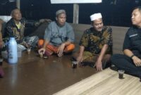 Polres Pelabuhan Tanjung Priok melaksanakan Satkamling (Satuan Keamanan Lingkungan) dengan warga Tembok Bolong RT 0011/22, Pluit