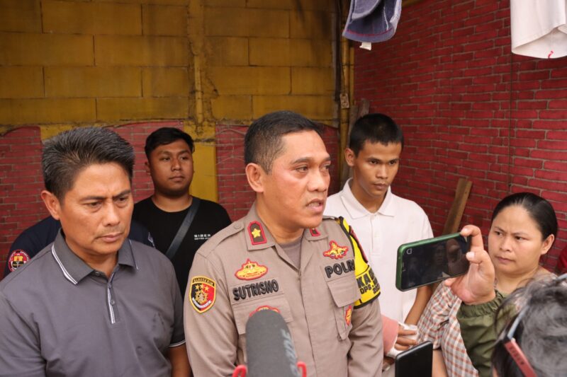 Polsek Kebon Jeruk, di bawah komando Kapolsek Kompol Sutrisno, menunjukkan tindakan nyata dengan mengunjungi kediaman korban