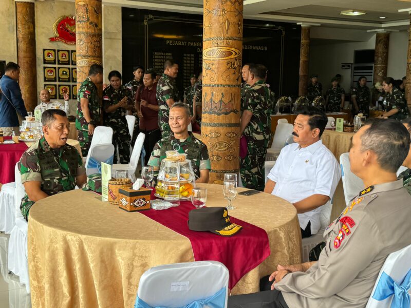 Pangdam XVIII/Kasuari, Mayjen TNI Haryanto, S.I.P., M.Tr.(Han)., menghadiri pengarahan yang diberikan oleh Menteri Koordinator Bidang Politik, Hukum, dan Keamanan
