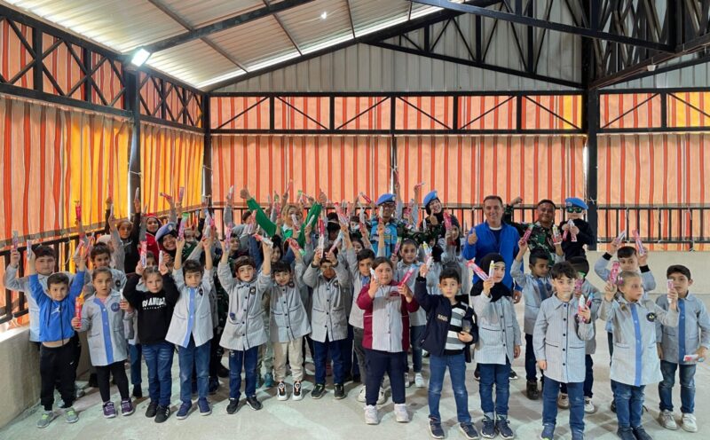 Staf CIMIC menyelanggarakan kegiatan Education Program di Ganduriyah Public School untuk memberikan keceriaan dan sekaligus edukasi