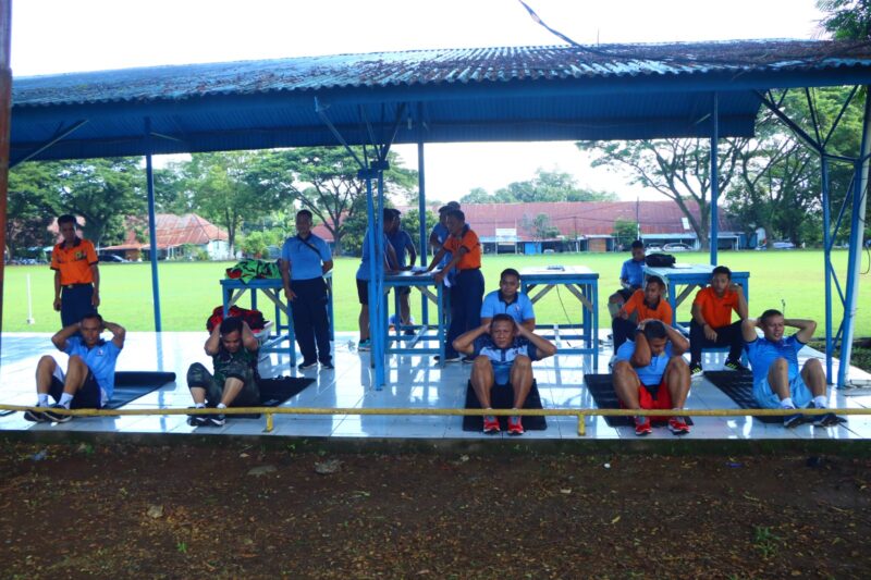 Sebanyak 104 personel Lanud Sultan Hasanuddin mengikuti tes kesamaptaan jasmani guna persyaratan naik pangkat