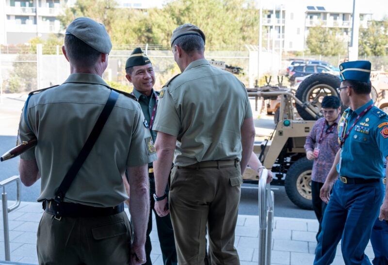 Panglima TNI Jenderal TNI Agus Subiyanto mengunjungi markas Special Air Service Regiment (SASR) sebuah satuan pasukan khusus angkatan darat Australia