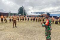 Koramil 1715-01 Oksibil yang berada di bawah naungan Kodim 1715/Yahukimo menggelar kegiatan pembinaan Pramuka