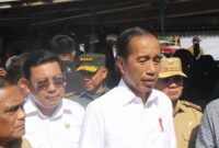 Panglima TNI Jenderal TNI Agus Subiyanto, S.E., M.Si. mendampingi Presiden RI. Ir. H. Joko Widodo dalam rangkaian kunjungan kerjanya