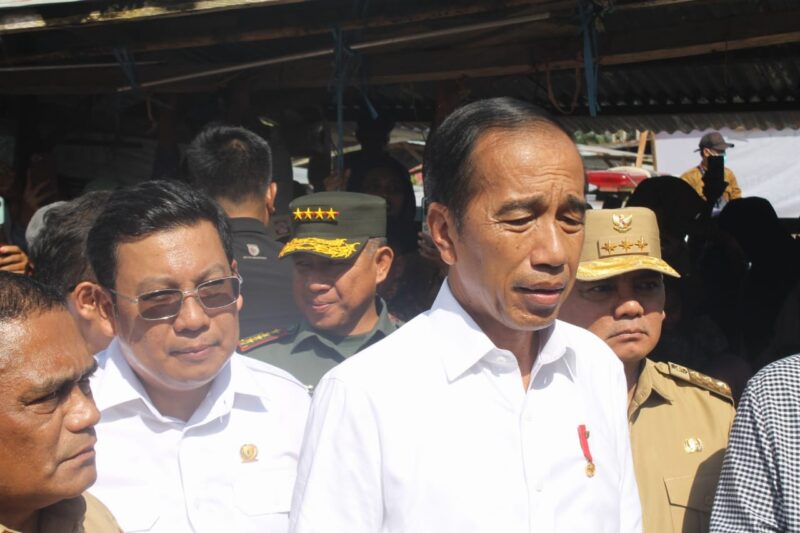 Panglima TNI Jenderal TNI Agus Subiyanto, S.E., M.Si. mendampingi Presiden RI. Ir. H. Joko Widodo dalam rangkaian kunjungan kerjanya