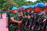 Irjen TNI Laksamana Madya TNI Dadi Hartanto, M.Tr. (Han), M.Tr.Opsla, bertindak sebagai Inspektur upacara menerima Kontingan Garuda MONUSCO Kongo
