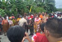 Danramil 1710-07/Mapurujaya Kapten Inf Hely Sukmajaya ikut serta dalam kegiatan peletakan batu pertama pembangunan gedung Gereja GPI Imanuel Mapurujaya