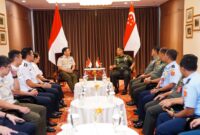 Kepala Staf Umum (Kasum) TNI Letnan Jenderal TNI Bambang Iswaman, S.E., M.M., secara resmi membuka pertemuan ke-21 antara TNI dengan Singapore Armed Forces