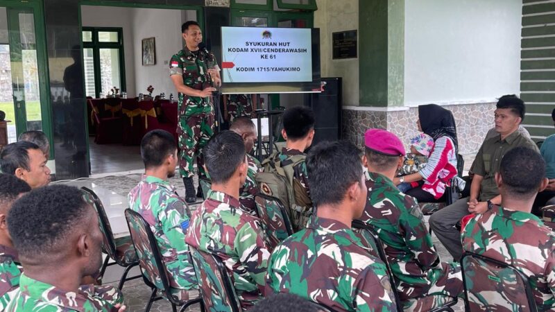 Kodim 1715/Yahukimo bersama prajurit Kodim, Satgas Yonif 7 Marinir, dan Satgas Kopasgat menggelar syukuran untuk memperingati HUT Kodam XVII/Cenderawasih