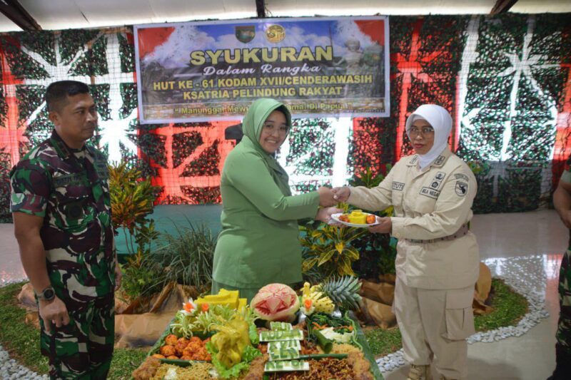 Dandim 1710/Mimika Letkol Inf Dedy Dwi Cahyadi memimpin langsung acara syukuran dalam rangka Peringatan HUT Ke-61 Kodam XVII/Cenderawasih