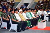 Panglima TNI Jenderal TNI Agus Subiyanto mendampingi Presiden RI Joko Widodo dalam acara puncak peringatan Hari Lahir (Harlah) ke-90 Gerakan Pemuda (GP) Ansor