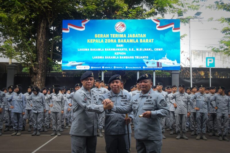 Bakamla RI melakasanakan Upacara Pelantikan dan Serah Terima Jabatan Kepala Zona Bakamla Barat yang dipimpin oleh Kepala Bakamla RI
