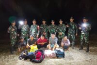 Satgas Pamtas RI-MLY Yonarmed 16/TK yang dipimpin oleh Lettu Arm Sutono selaku Danpos Kumba Semunying berhasil amankan lima orang pelintas batas