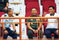 Panglima TNI Jenderal TNI Agus Subiyanto menyaksikan secara langsung laga final pertandingan Bola Voli Putri Kartini Cup XX